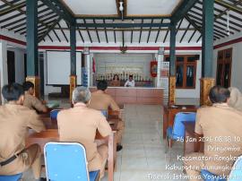 Pengajian Rutin hari Senin bagi Pamong Kalurahan Pringombo